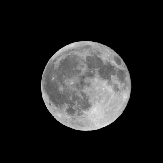 Moon with B700 | DPReview Forums