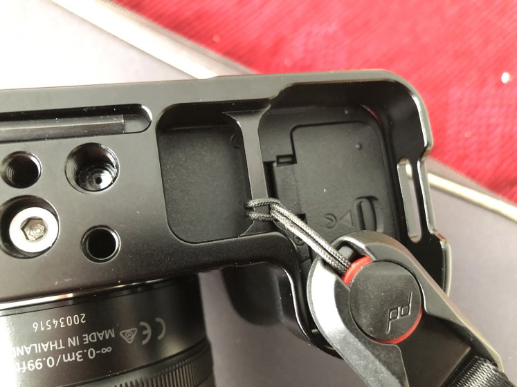 Smallrig L-bracket with Peak Design anchors | DPReview Forums