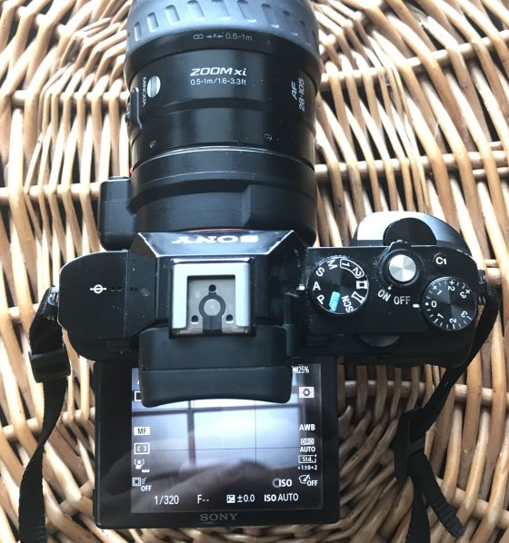 Minolta 28-105 f3.5-4.5 zoom xi wasn't designed for manual focus