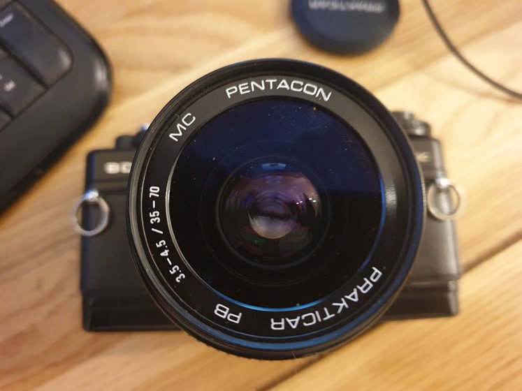 Oo203 - East German Praktica BC1 Electronic Camera With Large Prakticar Tele Lens - As Used By The Grenztruppen Border Guards