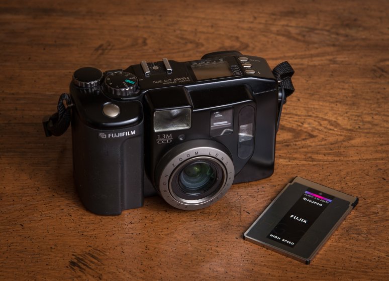 Fujix DS-300 1.3M CCD | DPReview Forums