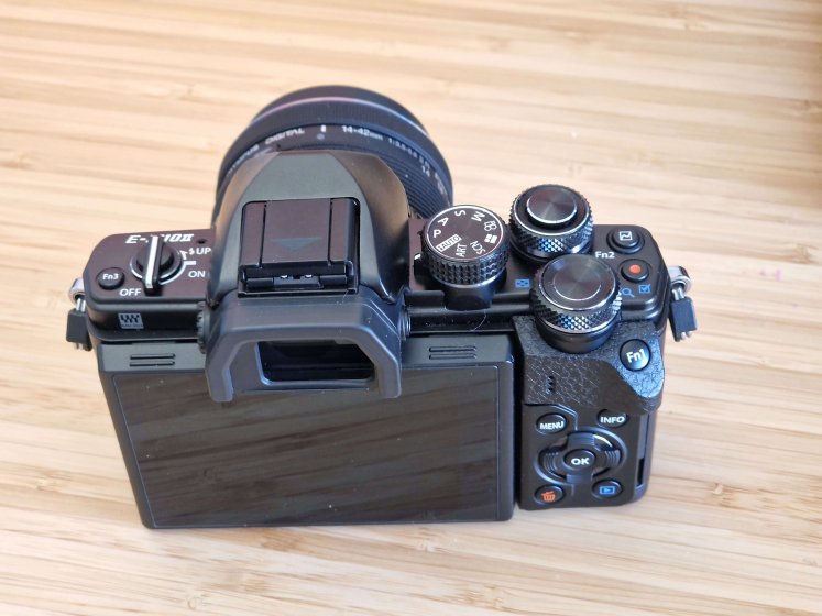 Olympus OM-D E-M5 MkII + M.Zuiko 14-42mm Still a good deal in 2024