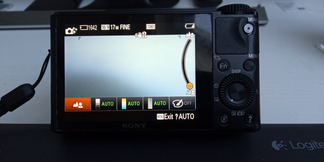 RX100 - Default to background defocus in Auto | DPReview Forums