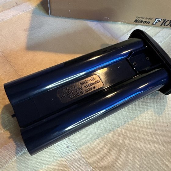 Nikon F100 & MN-15 Battery Pack | DPReview Forums