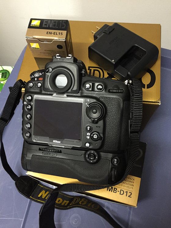 Like new NIKON D810 with MB-D12 Grip and extra battery | DPReview